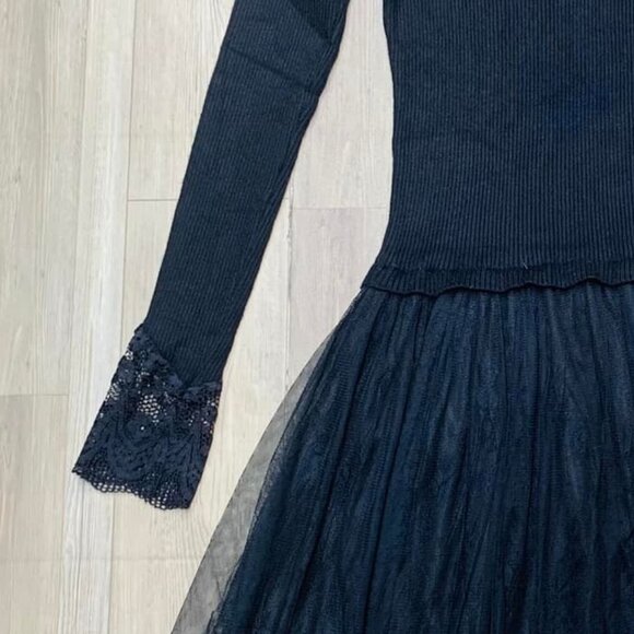 Short Flared Dress with Long Sleeves and Waist Cinching - Picture 5 of 6